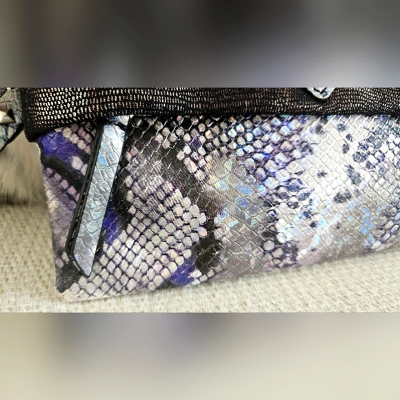 NWOT Vera Wang Black and Purple Iridescent Snake Skin Clutch - Picture 4 of 7